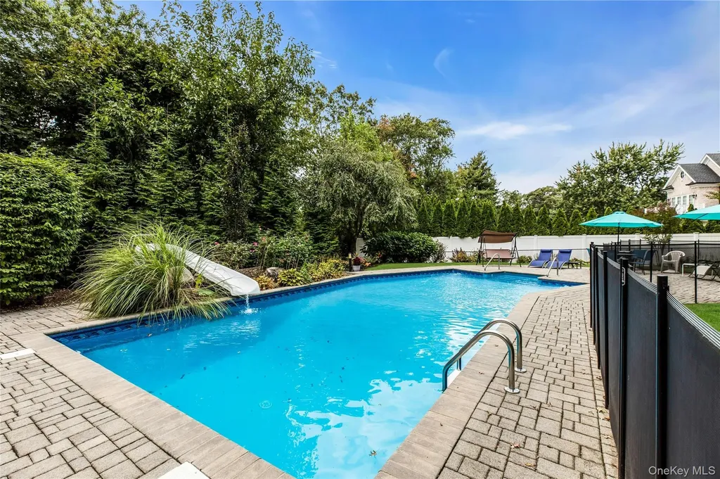 71 Hofstra Drive Plainview NY 11803