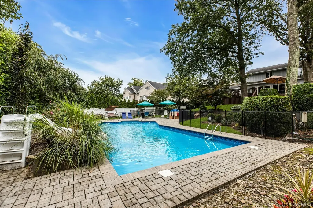 71 Hofstra Drive Plainview NY 11803