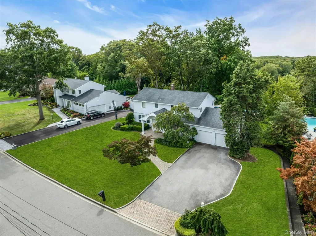 71 Hofstra Drive Plainview NY 11803