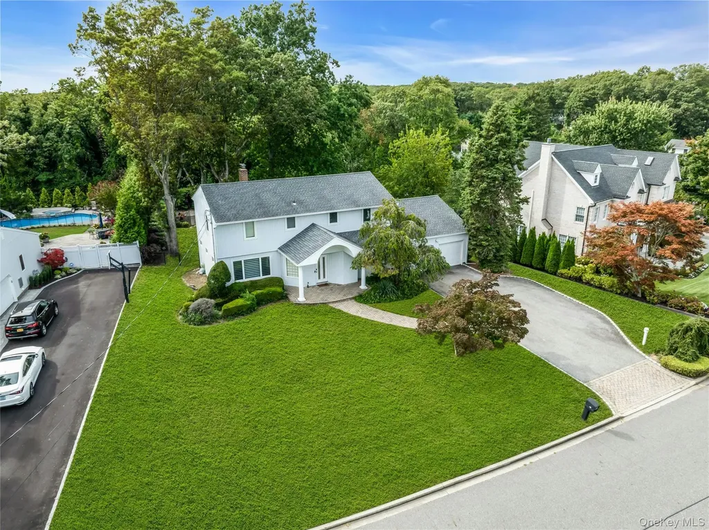 71 Hofstra Drive Plainview NY 11803