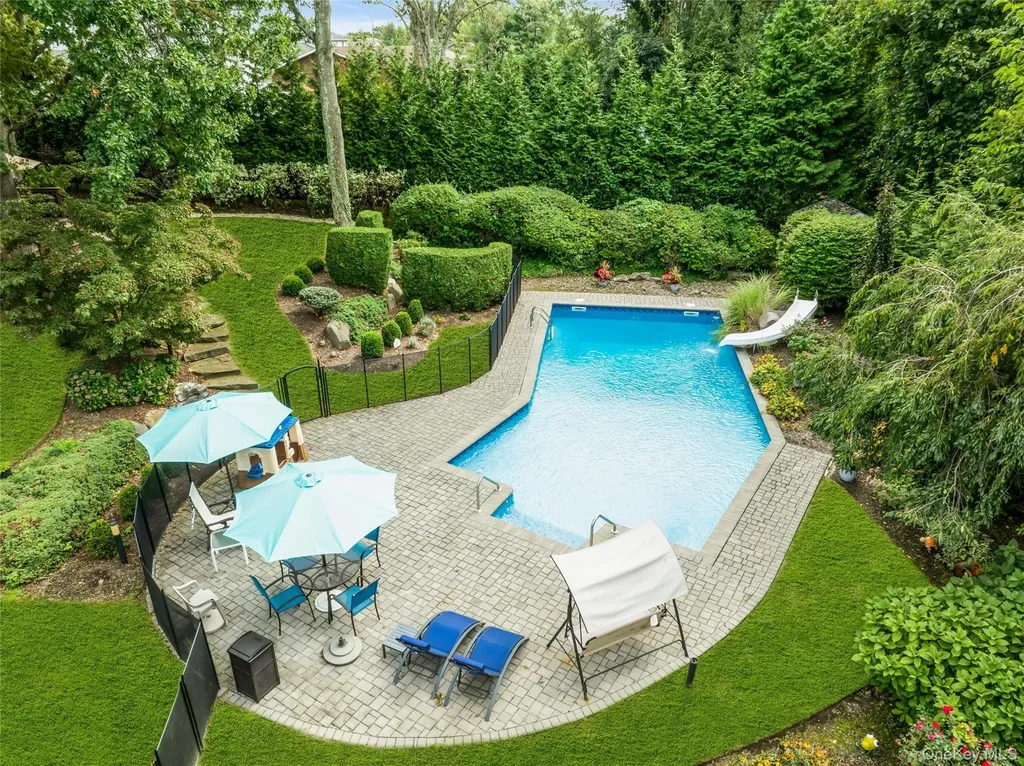 71 Hofstra Drive Plainview NY 11803