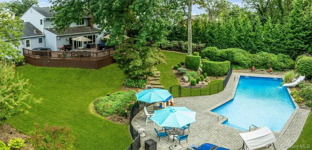 71 Hofstra Drive Plainview NY 11803