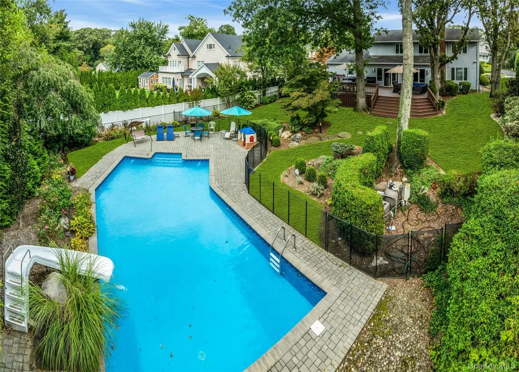 71 Hofstra Drive Plainview NY 11803