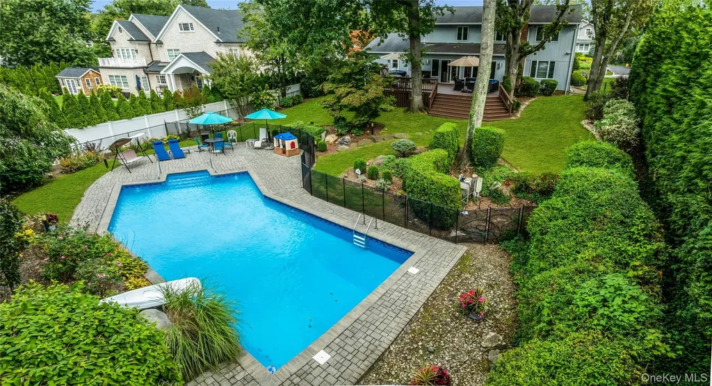71 Hofstra Drive Plainview NY 11803