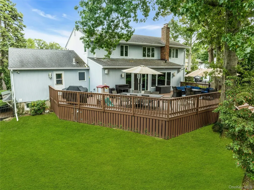 71 Hofstra Drive Plainview NY 11803