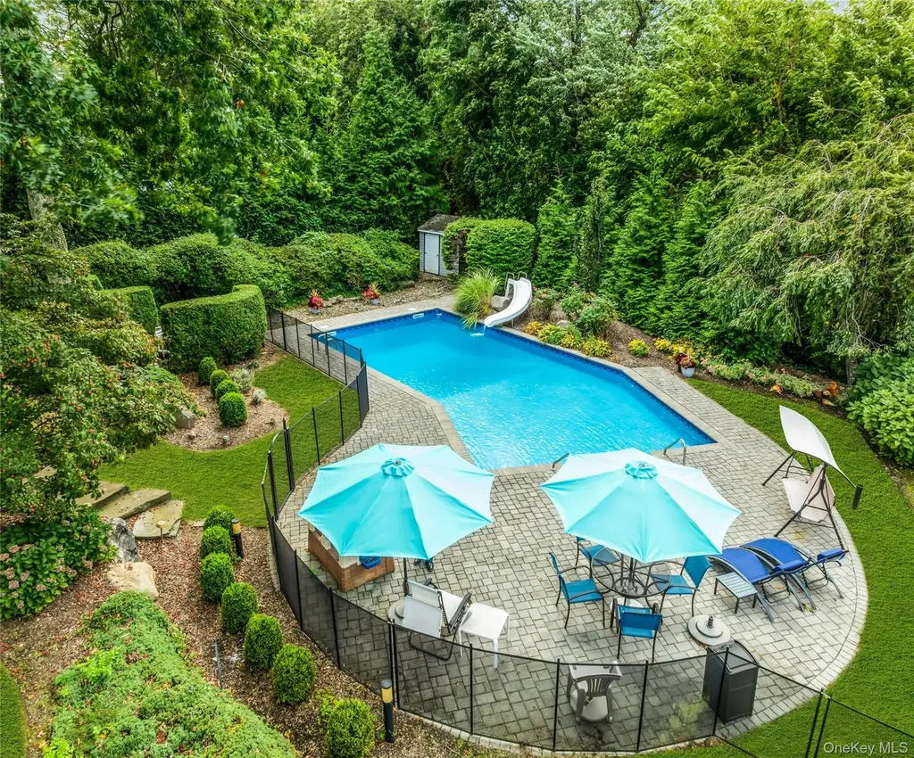 71 Hofstra Drive Plainview NY 11803