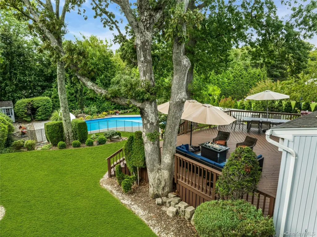 71 Hofstra Drive Plainview NY 11803