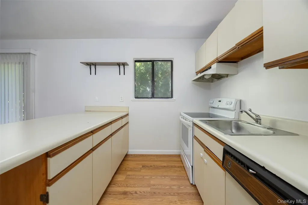 9 Hudson Heights Drive Poughkeepsie NY 12601