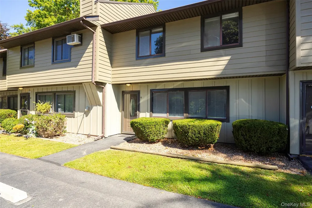 9 Hudson Heights Drive Poughkeepsie NY 12601