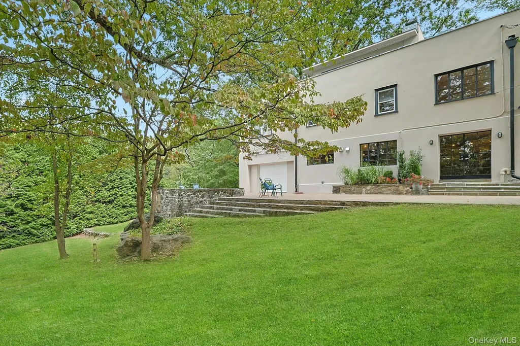 75 Lakeside Drive New Rochelle NY 10801