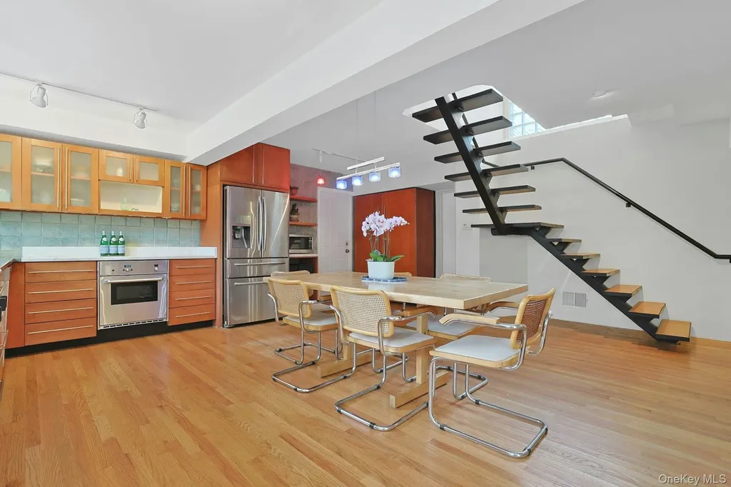 75 Lakeside Drive New Rochelle NY 10801