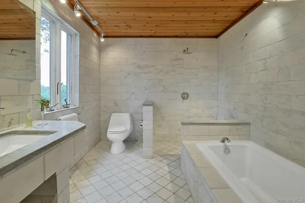 75 Lakeside Drive New Rochelle NY 10801