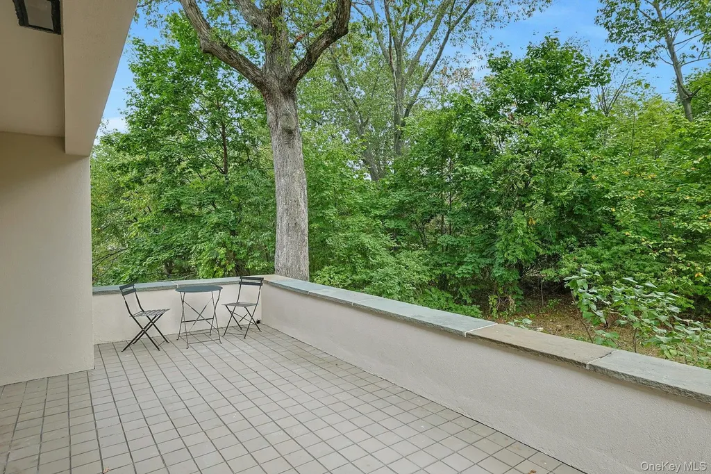 75 Lakeside Drive New Rochelle NY 10801