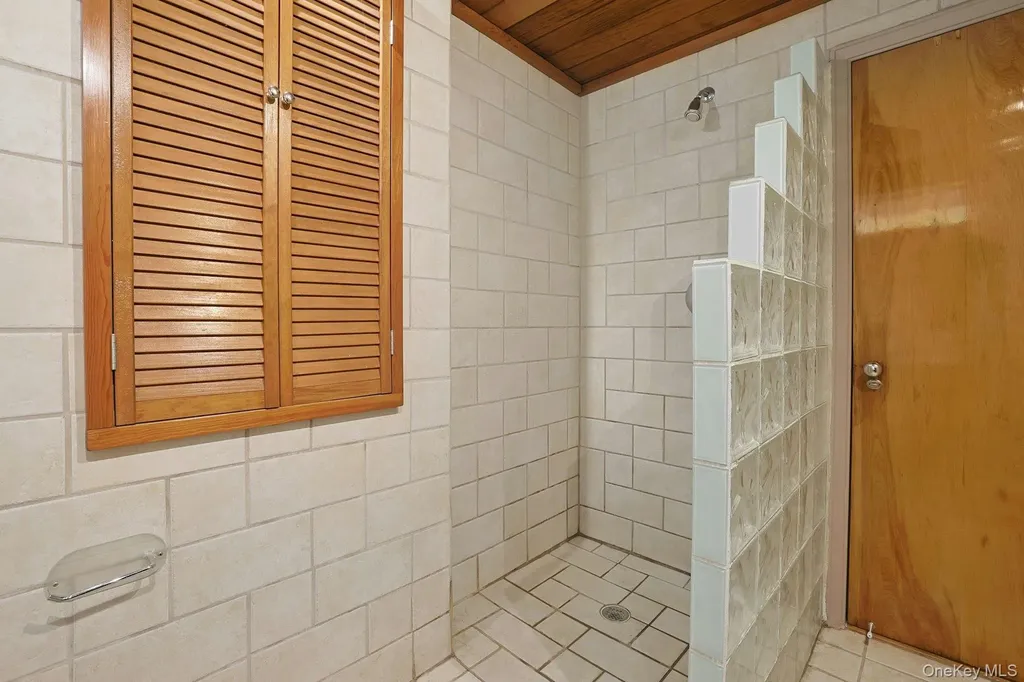 75 Lakeside Drive New Rochelle NY 10801