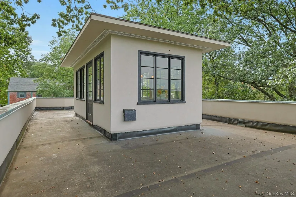 75 Lakeside Drive New Rochelle NY 10801