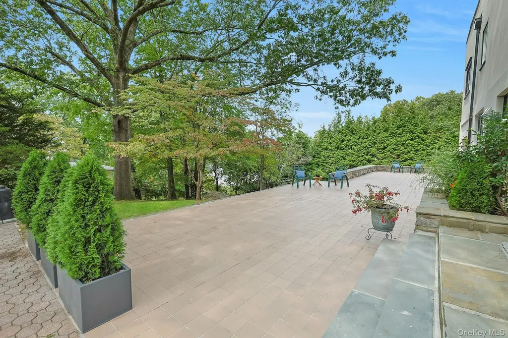 75 Lakeside Drive New Rochelle NY 10801