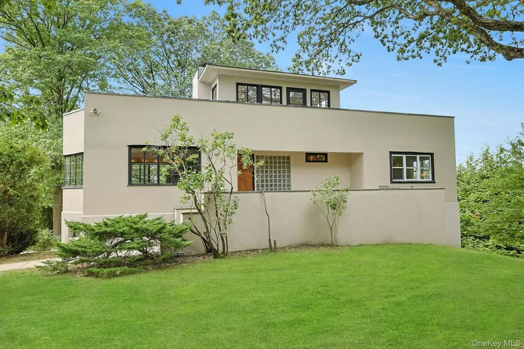 75 Lakeside Drive New Rochelle NY 10801