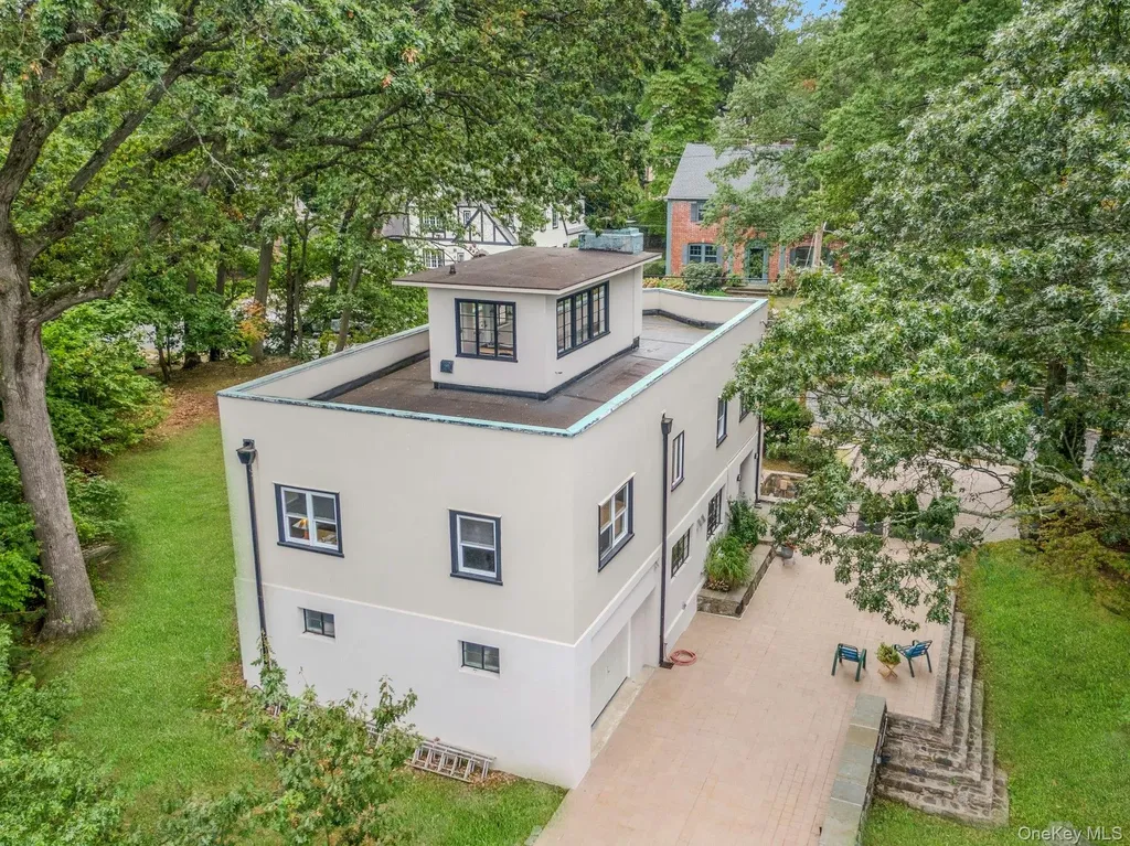 75 Lakeside Drive New Rochelle NY 10801