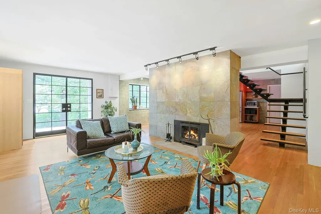 75 Lakeside Drive New Rochelle NY 10801