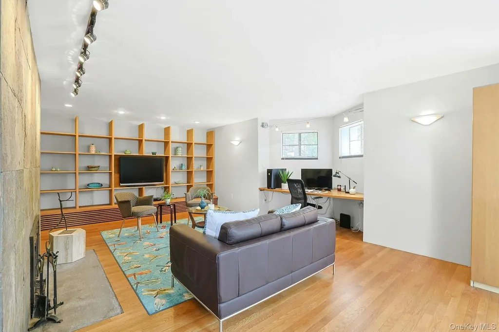 75 Lakeside Drive New Rochelle NY 10801