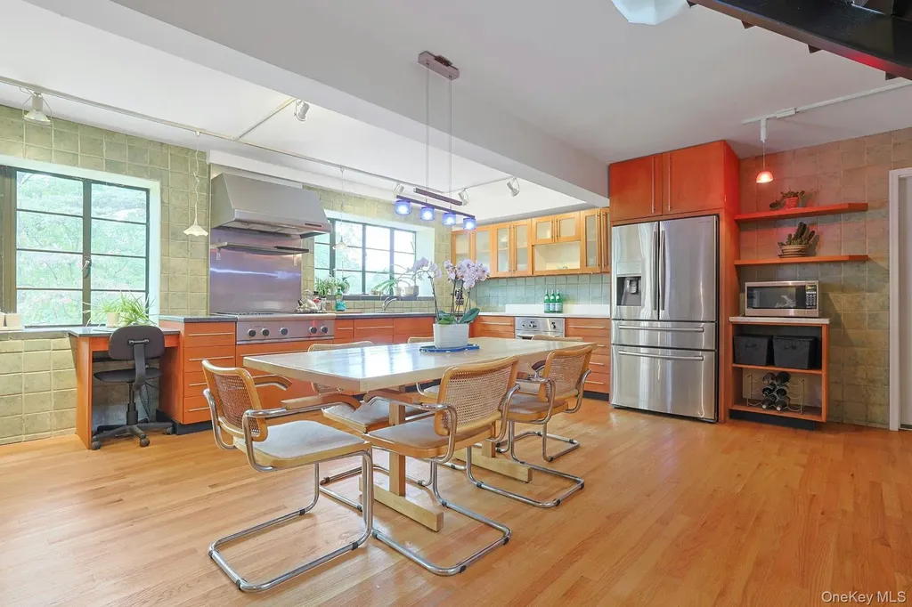 75 Lakeside Drive New Rochelle NY 10801
