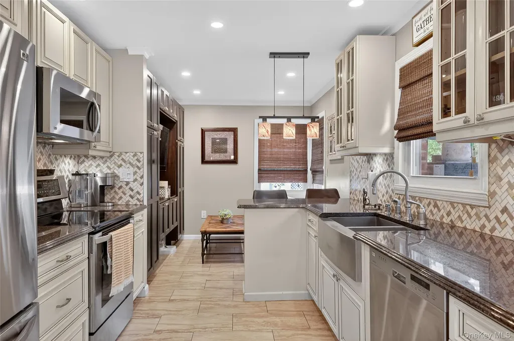 1723 Kroll Road East Meadow NY 11554