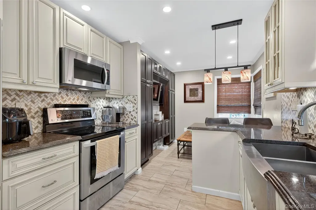 1723 Kroll Road East Meadow NY 11554
