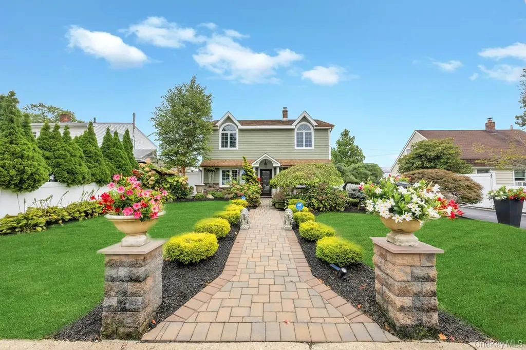 63 Silver Lane Levittown NY 11756