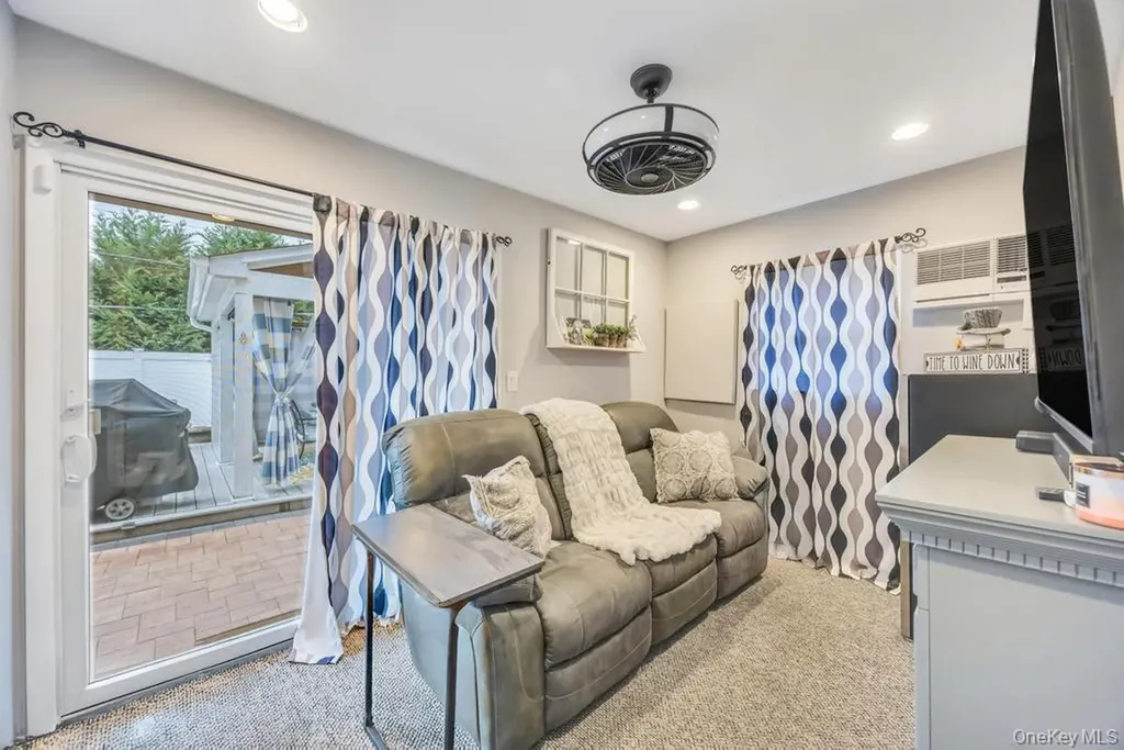 63 Silver Lane Levittown NY 11756