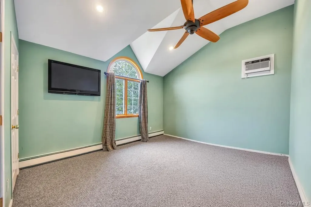 63 Silver Lane Levittown NY 11756