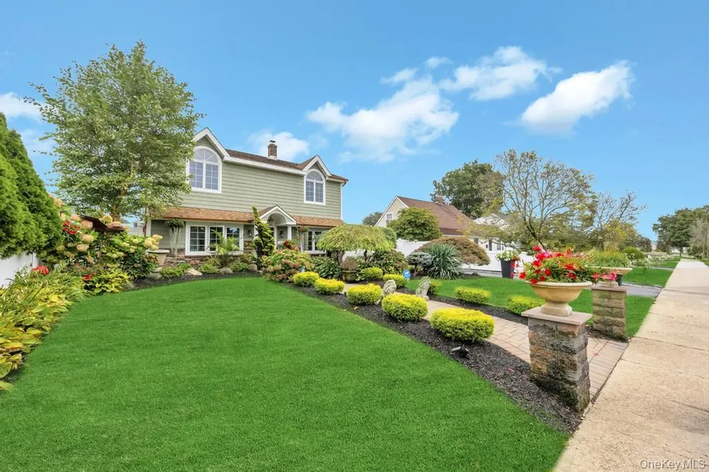 63 Silver Lane Levittown NY 11756
