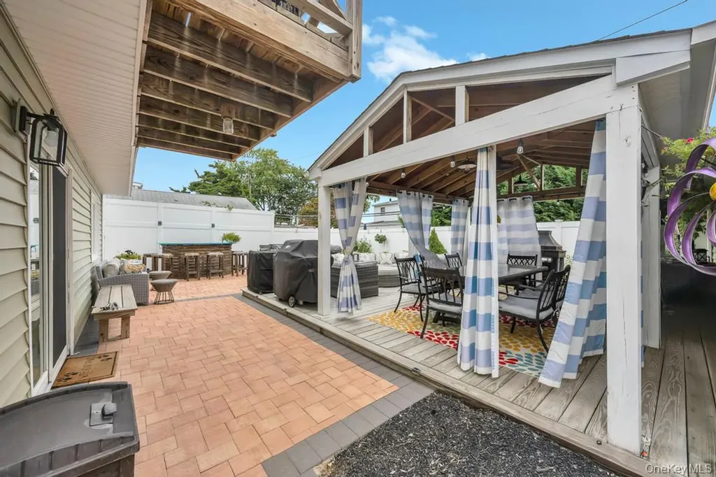 63 Silver Lane Levittown NY 11756
