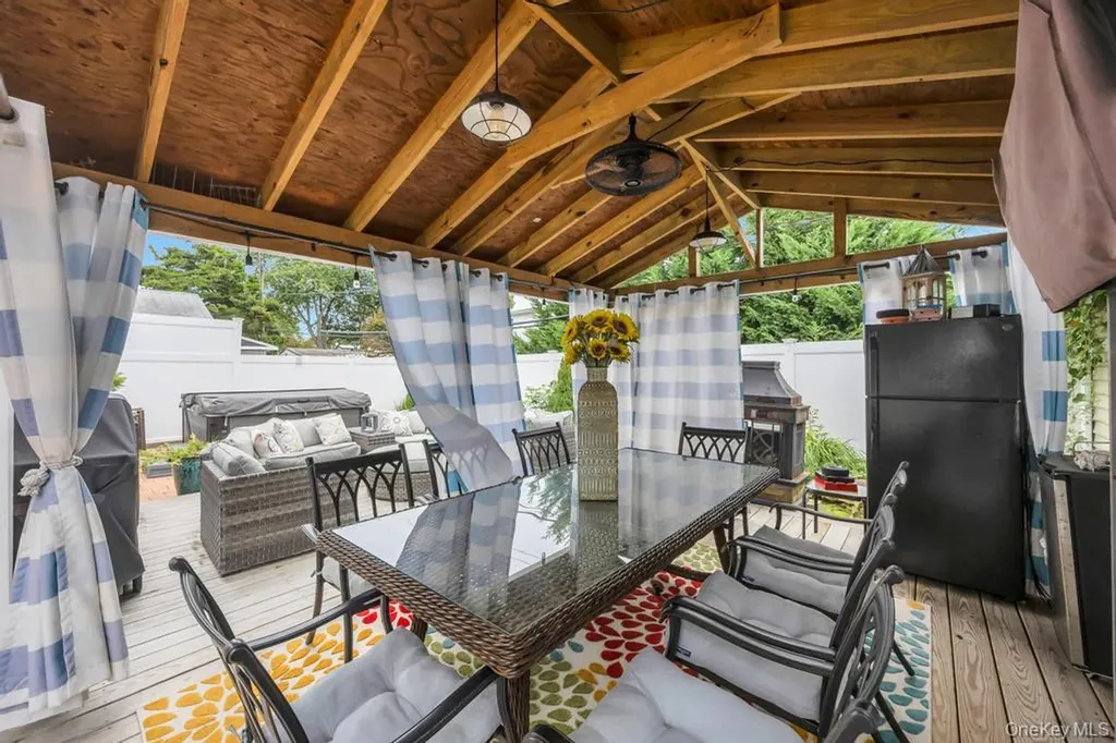 63 Silver Lane Levittown NY 11756