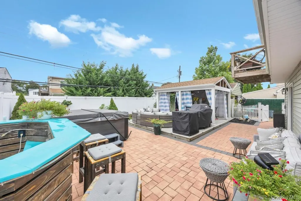 63 Silver Lane Levittown NY 11756