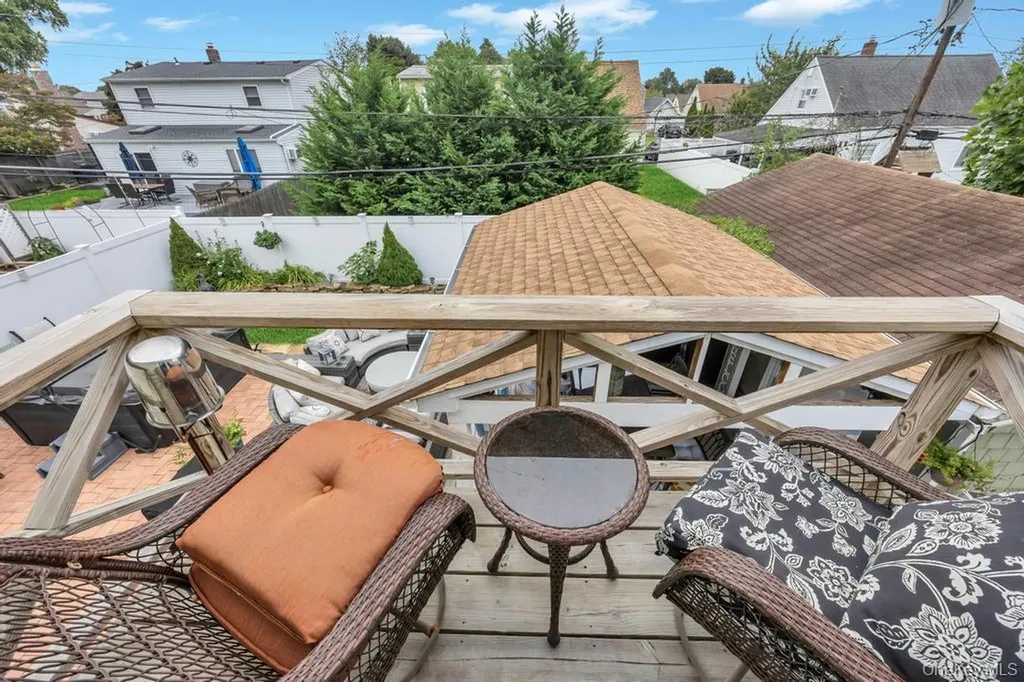 63 Silver Lane Levittown NY 11756