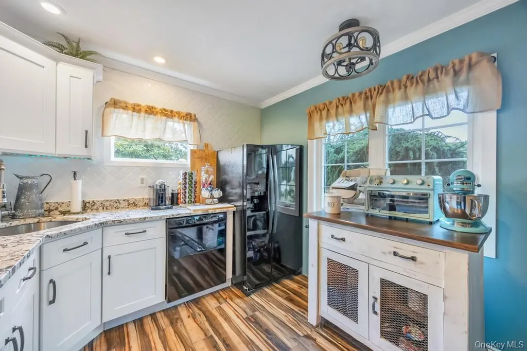63 Silver Lane Levittown NY 11756