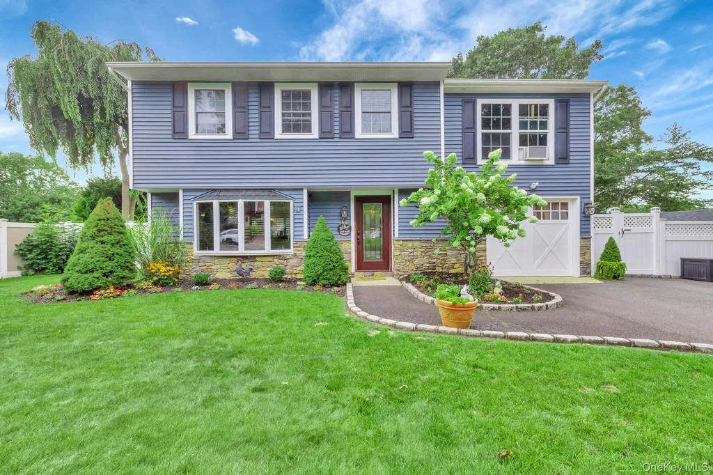 4 Ashford Drive Ridge NY 11961