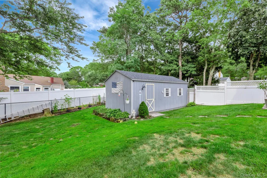 4 Ashford Drive Ridge NY 11961