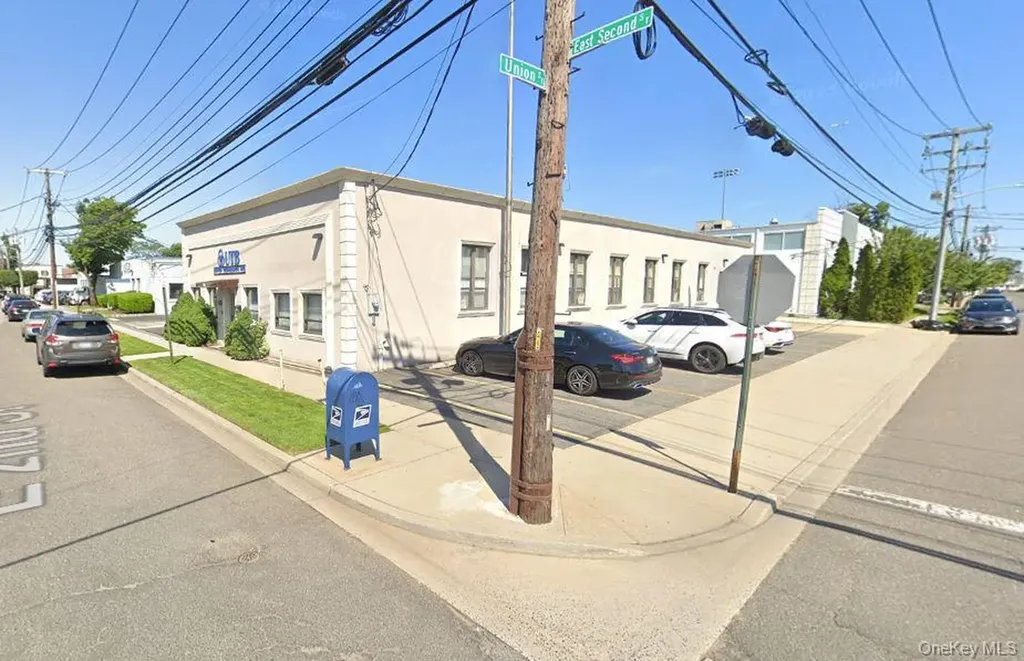146 E 2nd Street Mineola NY 11501