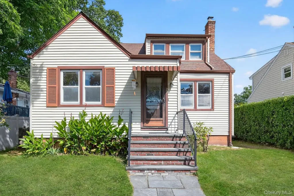 29 Hickory Road Bayville NY 11709