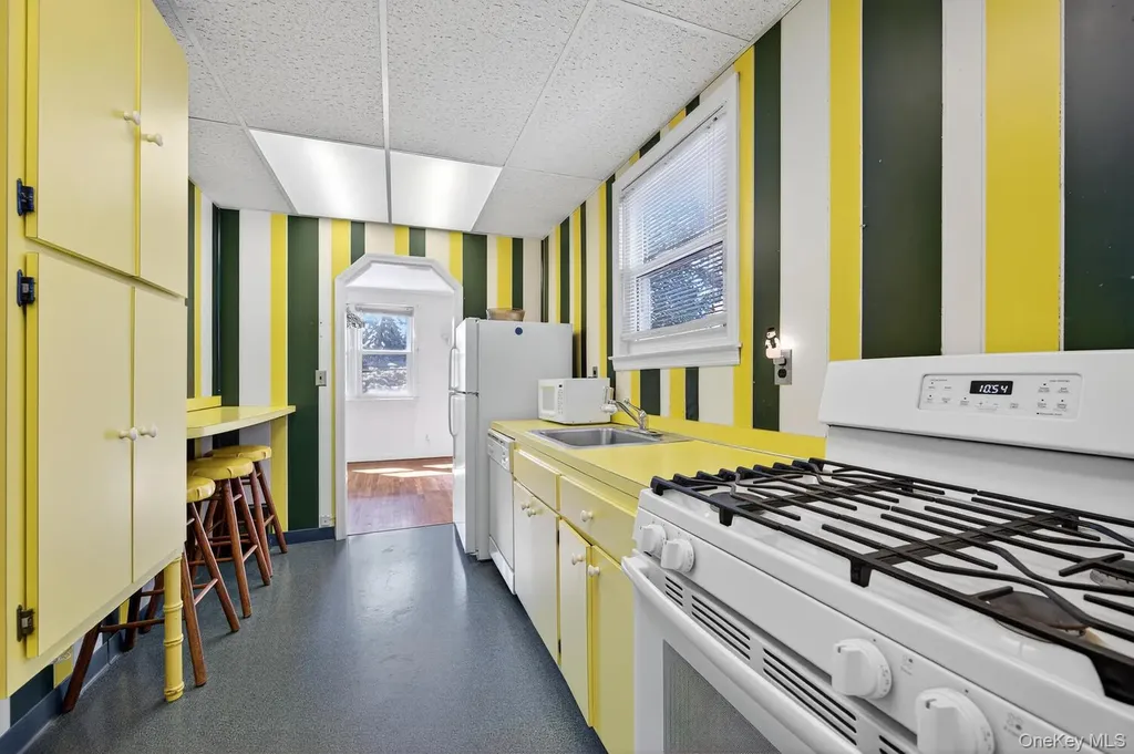 29 Hickory Road Bayville NY 11709