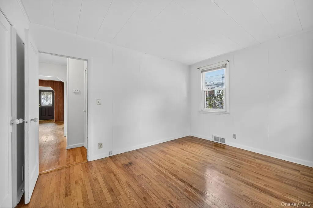 29 Hickory Road Bayville NY 11709