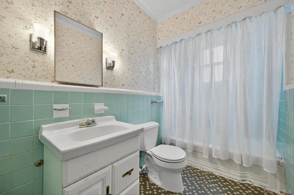 29 Hickory Road Bayville NY 11709