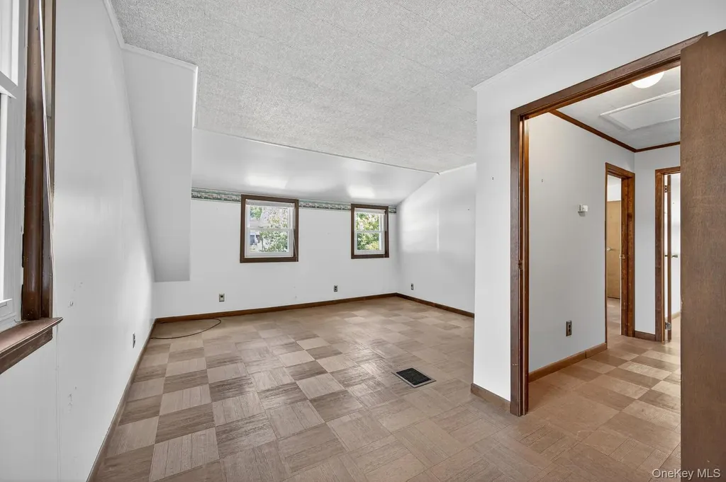 29 Hickory Road Bayville NY 11709