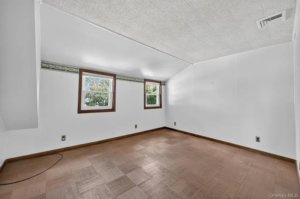 29 Hickory Road Bayville NY 11709