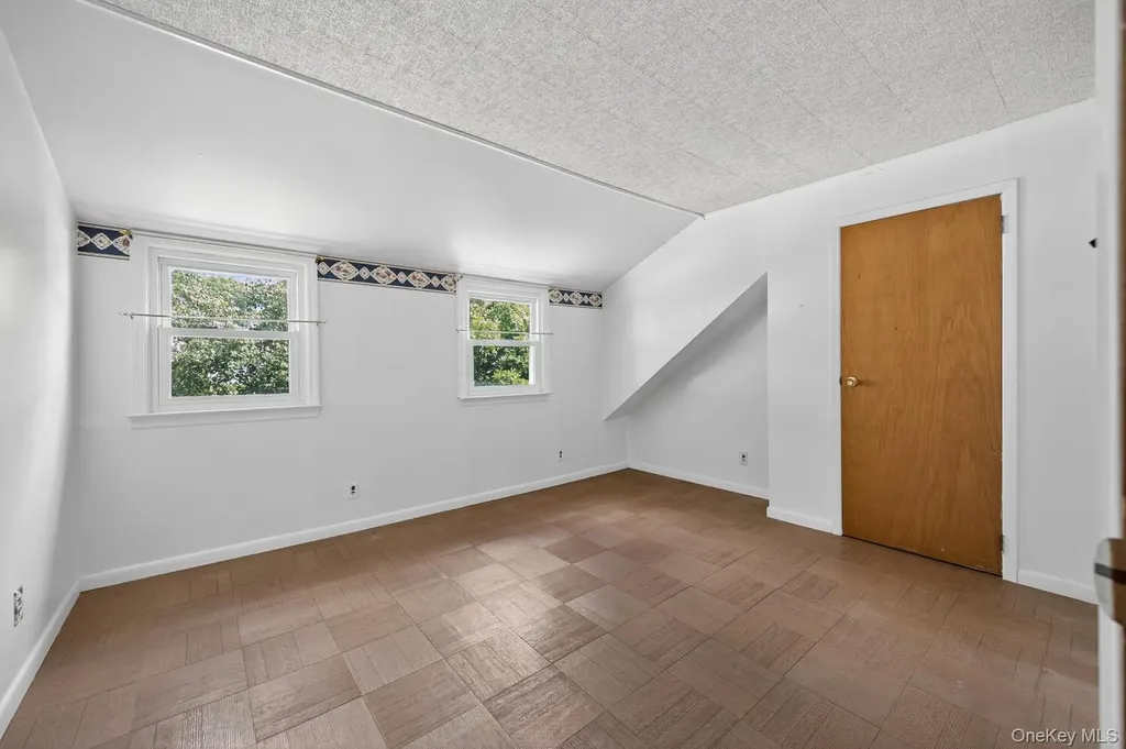 29 Hickory Road Bayville NY 11709