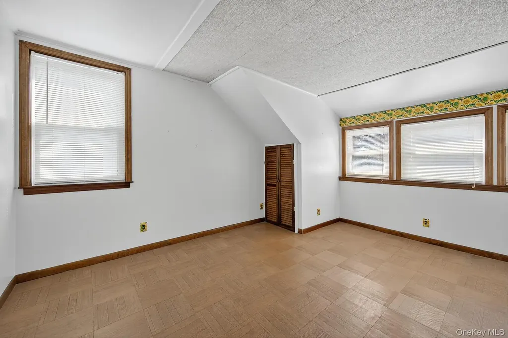 29 Hickory Road Bayville NY 11709