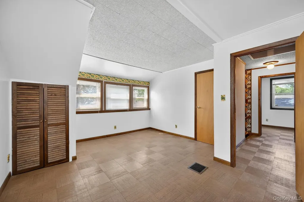 29 Hickory Road Bayville NY 11709
