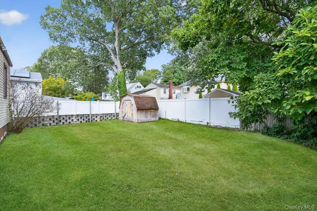 29 Hickory Road Bayville NY 11709