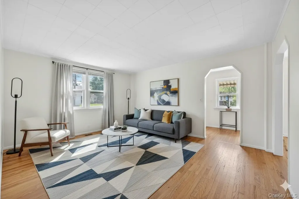 29 Hickory Road Bayville NY 11709